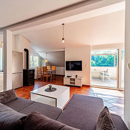 Apartment Island Gem