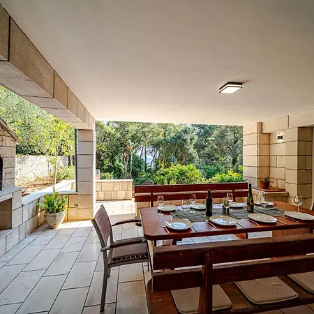 Island Gem Pupnatska Luka