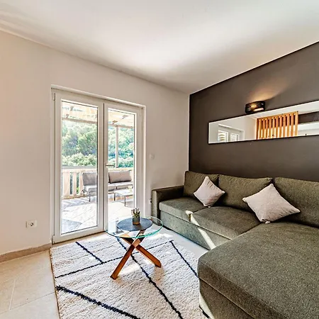 Apartman Island Gem