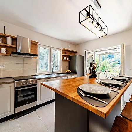 Island Gem Pupnatska Luka