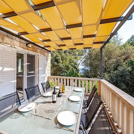 Island Gem Pupnatska Luka