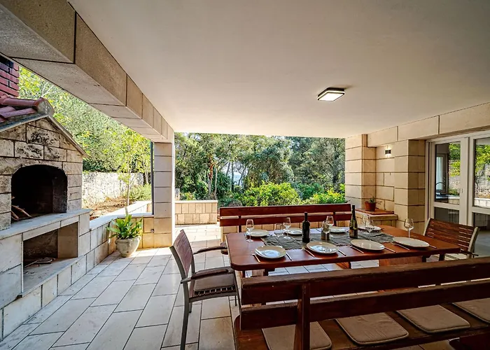 Island Gem Pupnatska Luka