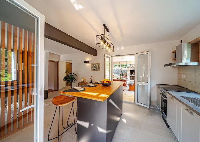 Island Gem * Pupnatska Luka